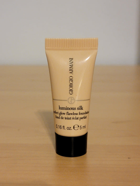 Armani Luminous Silk Natural Glow Foundation (Shade: 4.75)