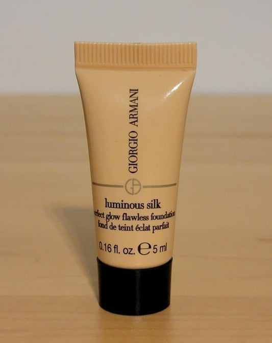 Armani Luminous Silk Natural Glow Foundation (Shade: 4.5)